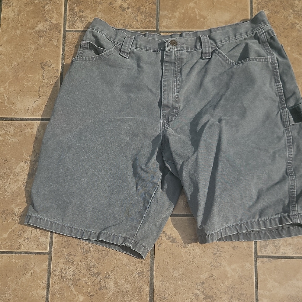 Wrangler Cargo Shorts in Gray with Durable Fabric